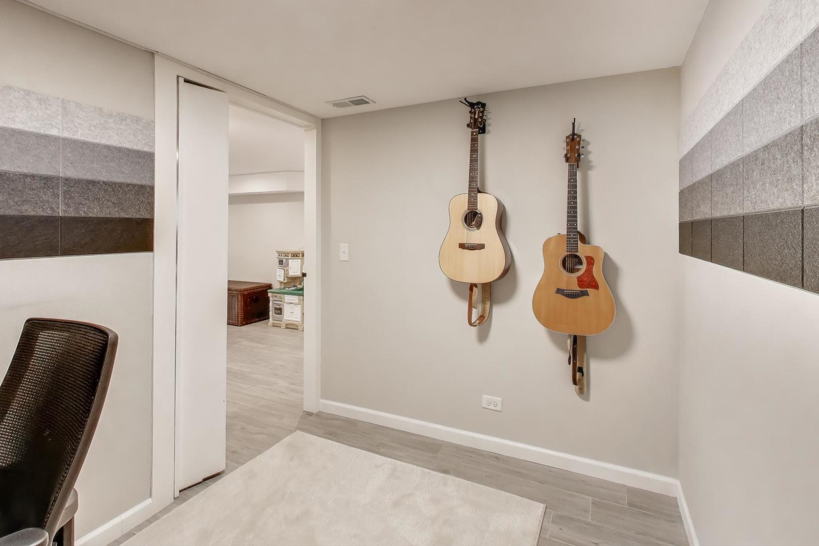 1930 W Huron Street, Chicago, IL 60622