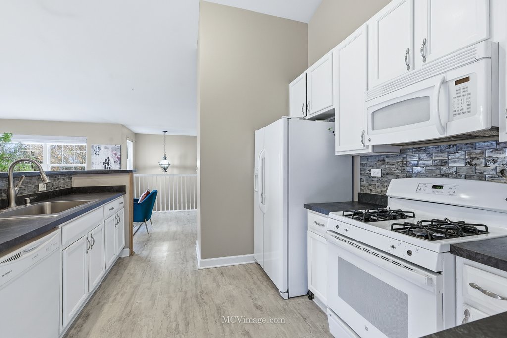 2460 Golf Ridge Circle #2460, Naperville, IL 60563