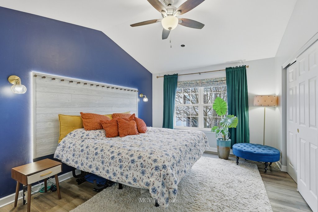 2460 Golf Ridge Circle #2460, Naperville, IL 60563