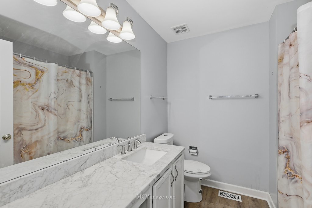 2460 Golf Ridge Circle #2460, Naperville, IL 60563