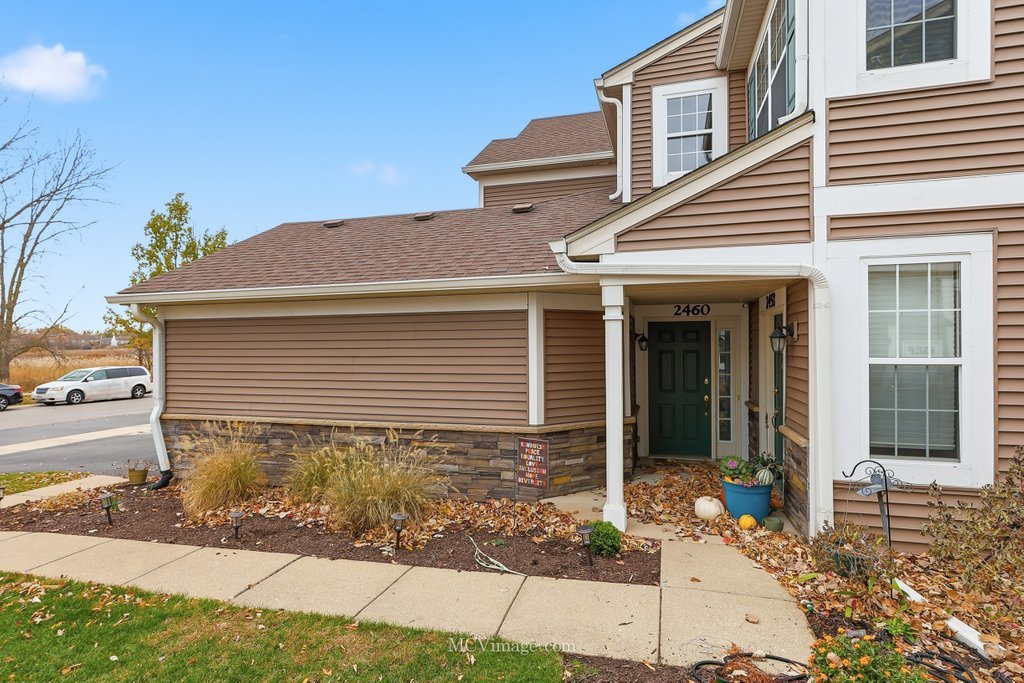 2460 Golf Ridge Circle #2460, Naperville, IL 60563