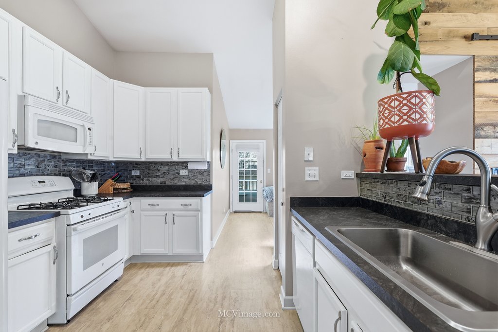 2460 Golf Ridge Circle #2460, Naperville, IL 60563