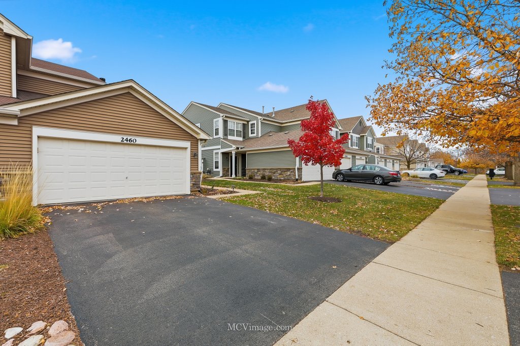 2460 Golf Ridge Circle #2460, Naperville, IL 60563