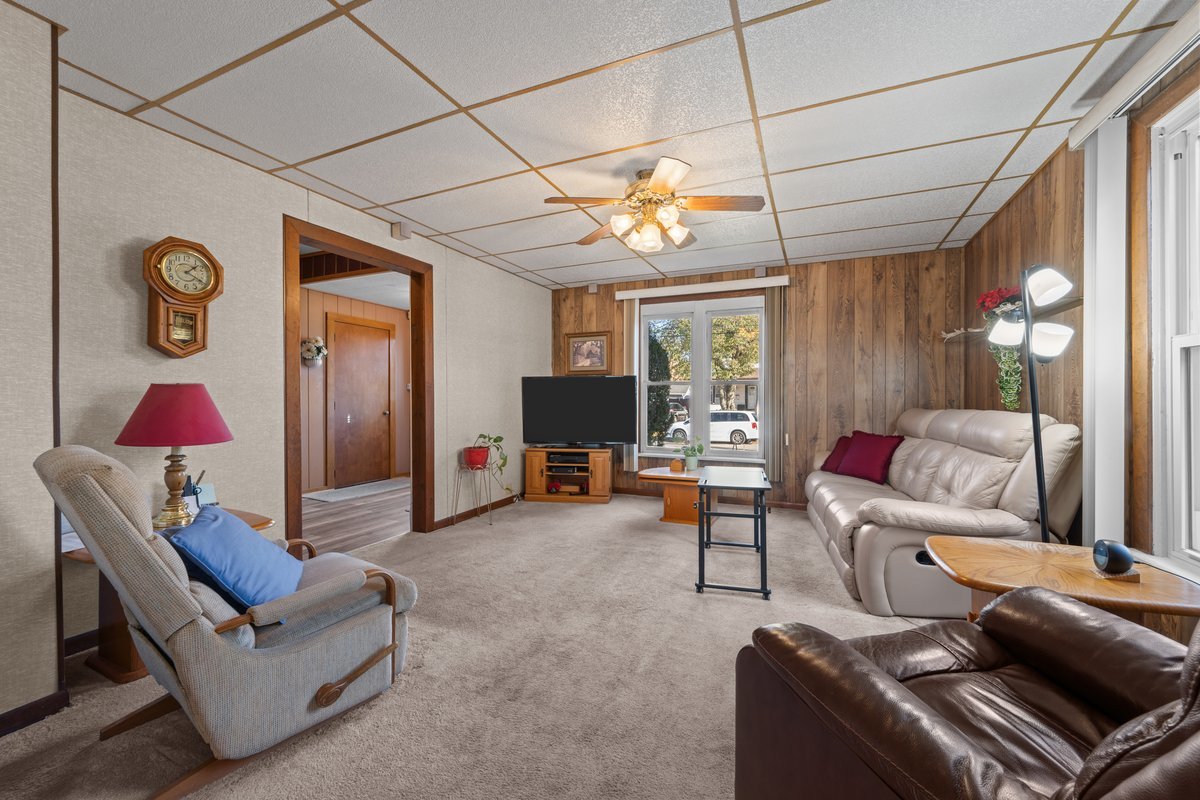 644 Oak Avenue, Aurora, IL 60506