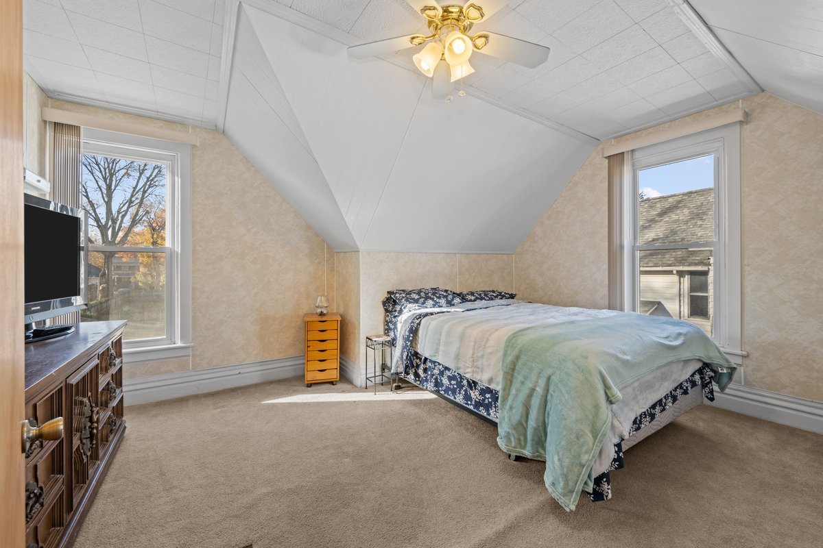 644 Oak Avenue, Aurora, IL 60506