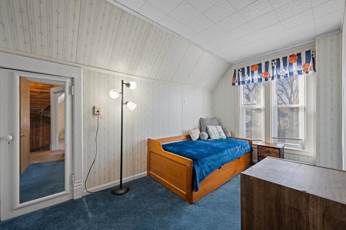 644 Oak Avenue, Aurora, IL 60506