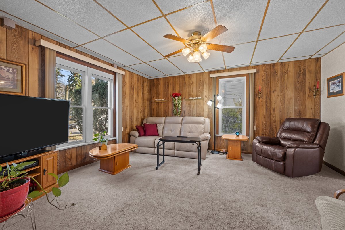 644 Oak Avenue, Aurora, IL 60506