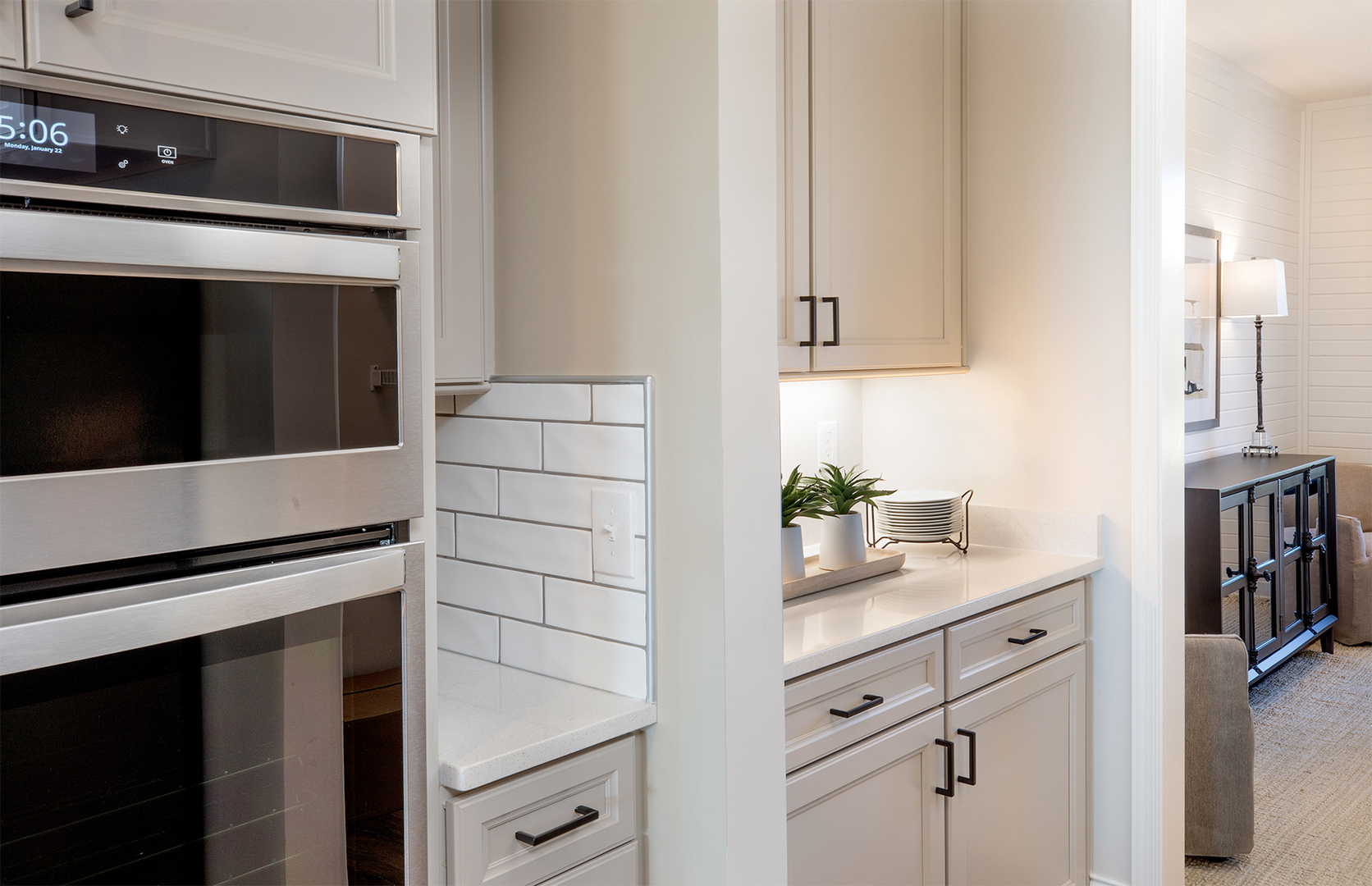 Lindenhurst, IL 60046