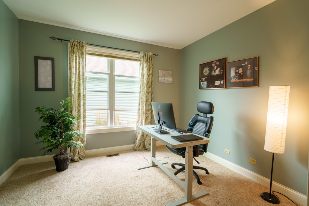 864 Red Clover Drive, Aurora, IL 60504