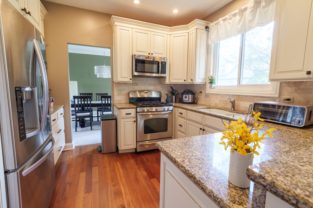 864 Red Clover Drive, Aurora, IL 60504