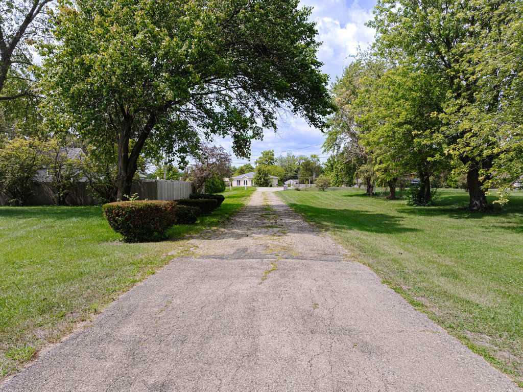 14322 McCarthy Road, Lemont, IL 60439