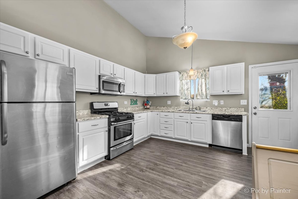 2703 21st Street, Zion, IL 60099