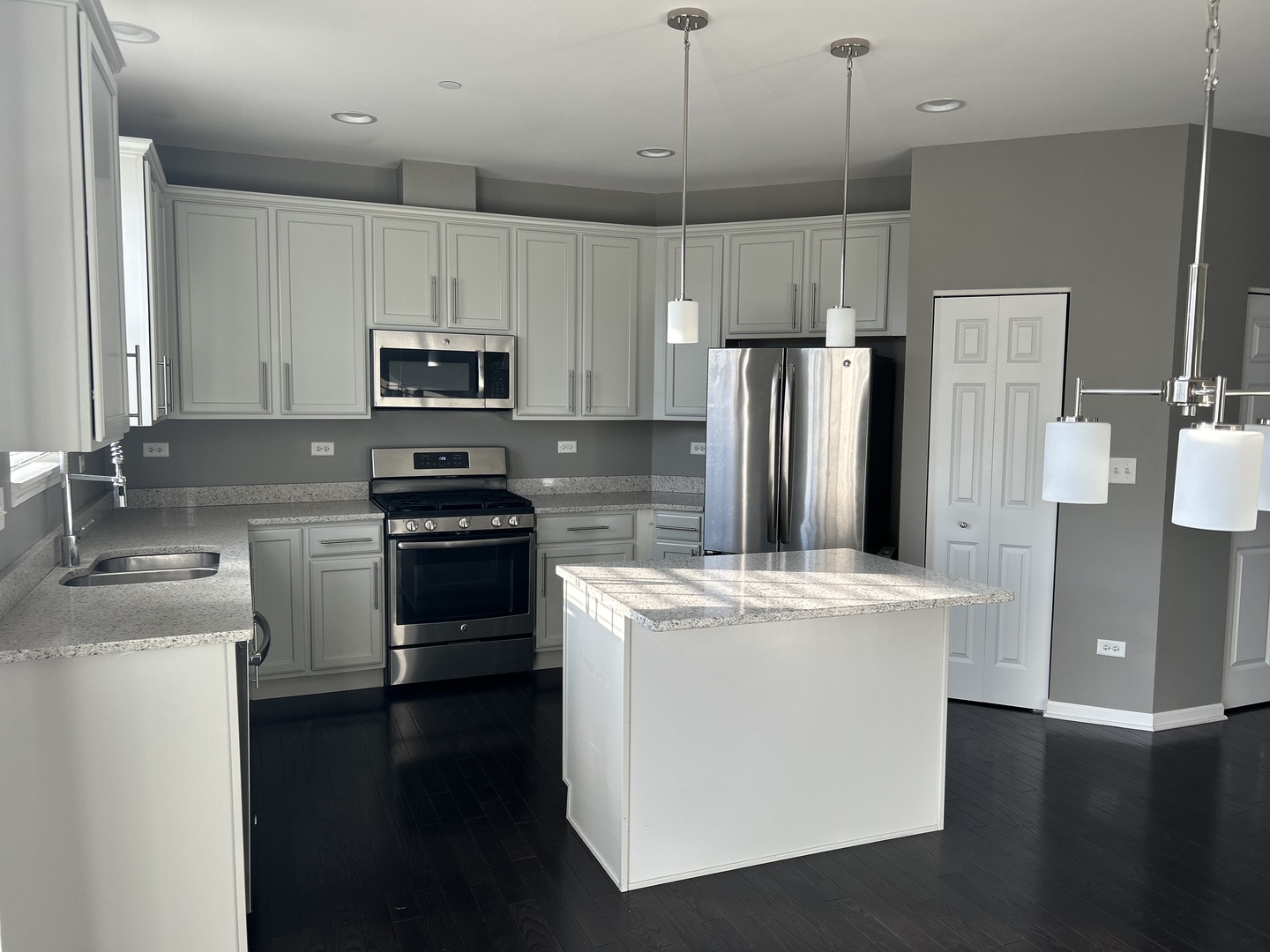 2953 Madison Drive #2953, Naperville, IL 60564