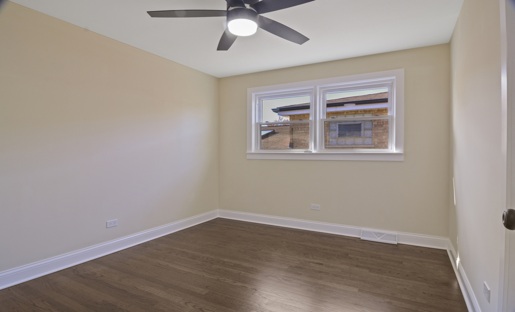 5748 W 89th Place, Oak Lawn, IL 60453