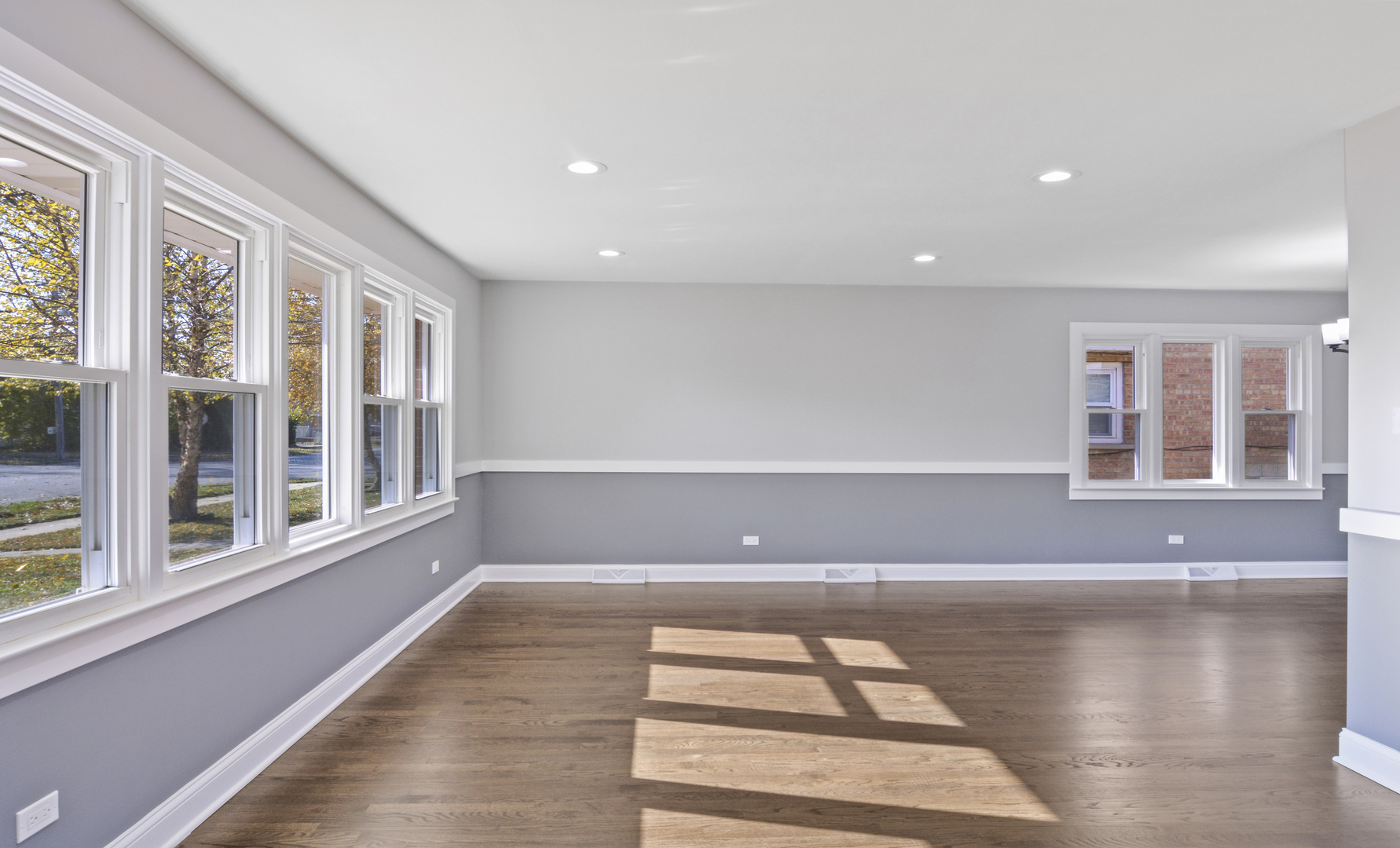 5748 W 89th Place, Oak Lawn, IL 60453