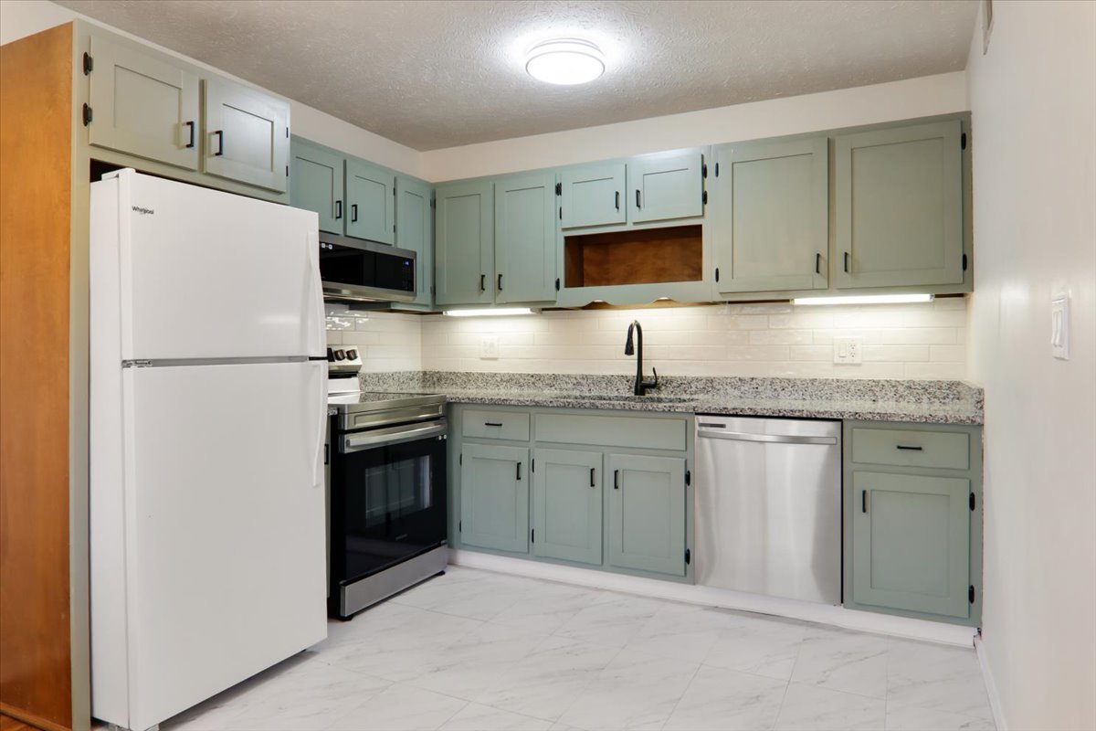 1920 Tracy Drive #12, Bloomington, IL 61704