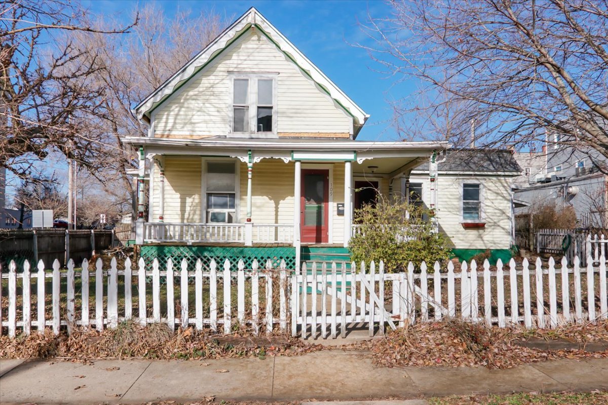 109 W Mulberry Street, Bloomington, IL 61701