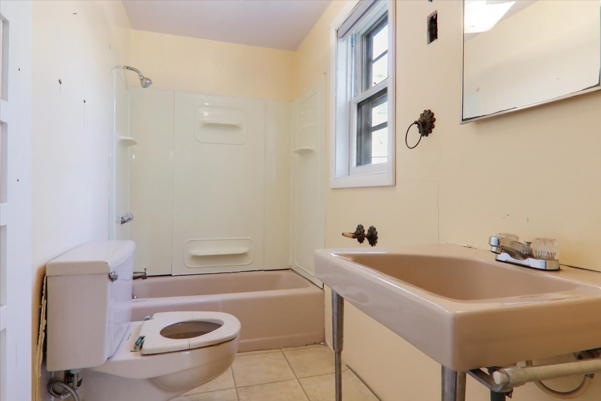 109 W Mulberry Street, Bloomington, IL 61701