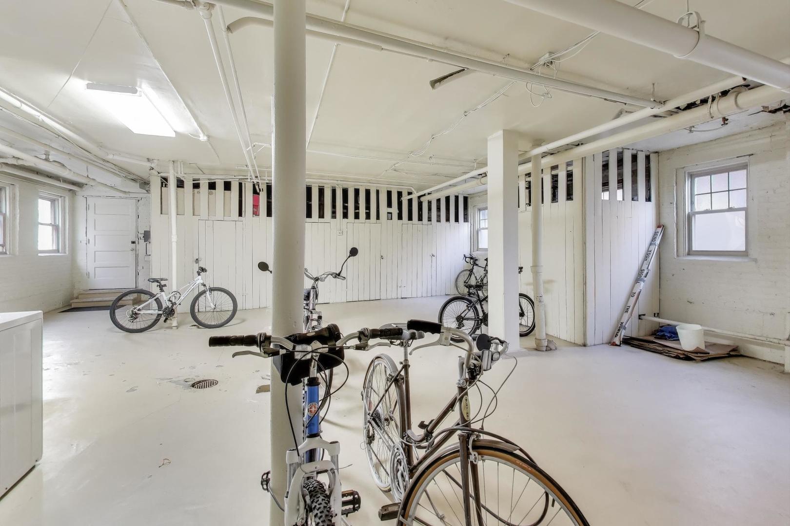 108 Lincoln Avenue #2B, Riverside, IL 60546