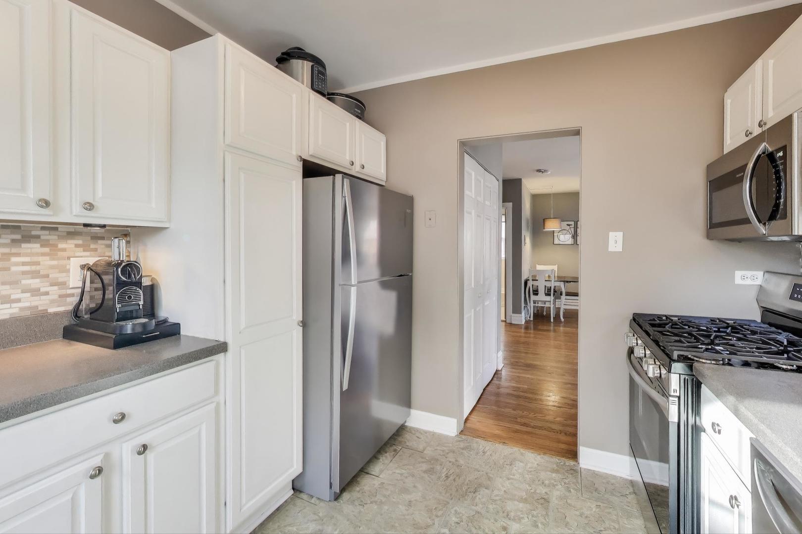 108 Lincoln Avenue #2B, Riverside, IL 60546