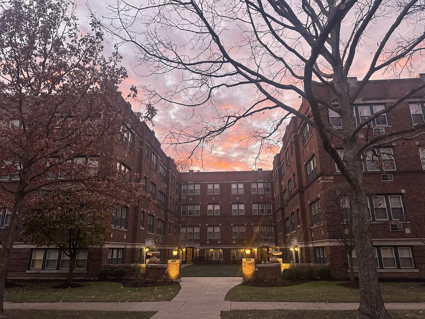 108 Lincoln Avenue #2B, Riverside, IL 60546