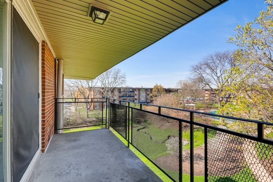 2206 S Goebbert Road #409, Arlington Heights, IL 60005