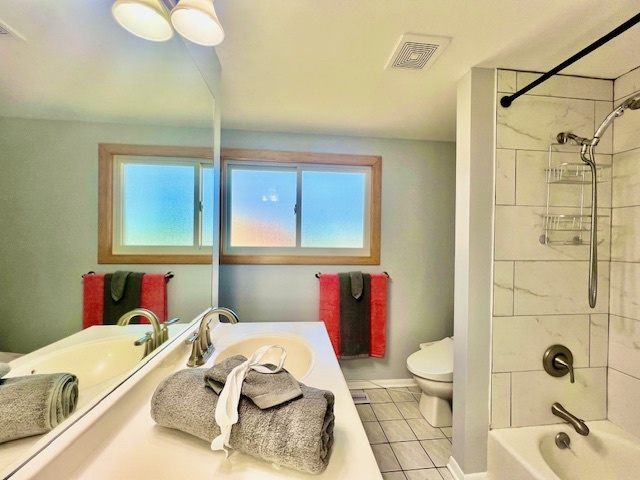 2112 N Kennicott Drive, Arlington Heights, IL 60004