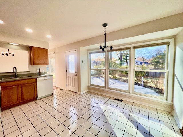 2112 N Kennicott Drive, Arlington Heights, IL 60004