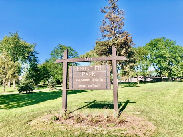 2112 N Kennicott Drive, Arlington Heights, IL 60004