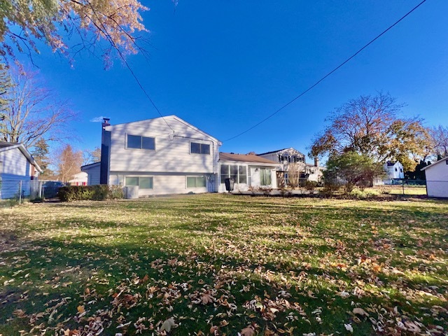 2112 N Kennicott Drive, Arlington Heights, IL 60004