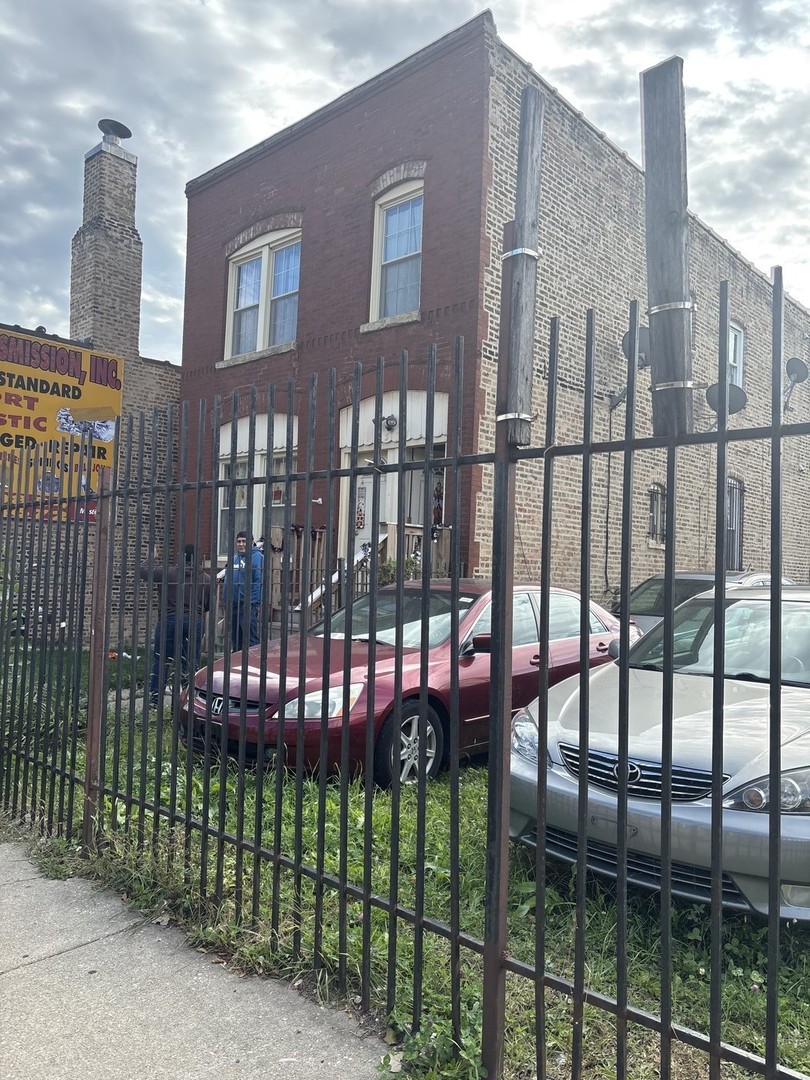 3553 W Cermak Road, Chicago, IL 60623