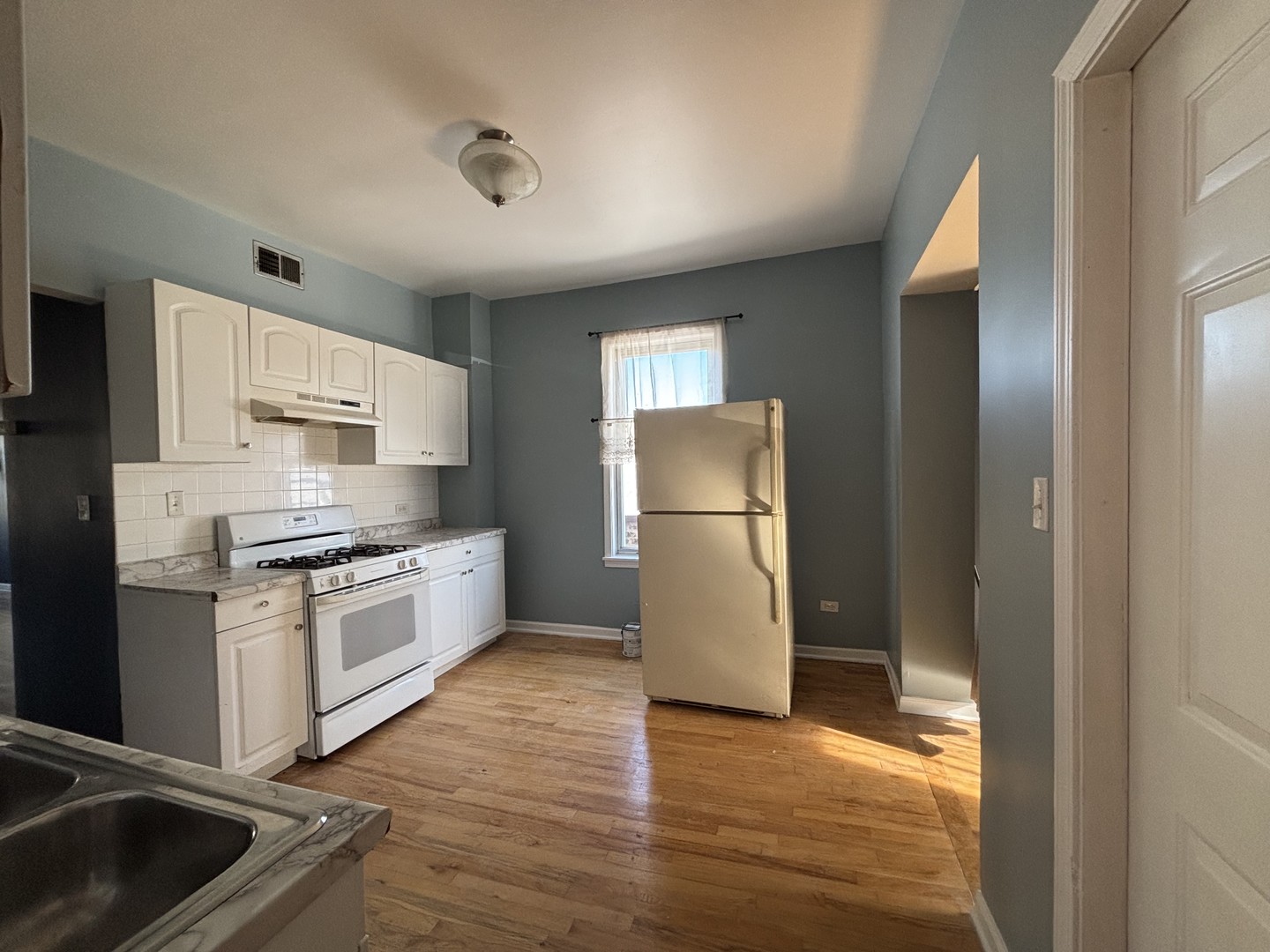 3553 W Cermak Road, Chicago, IL 60623