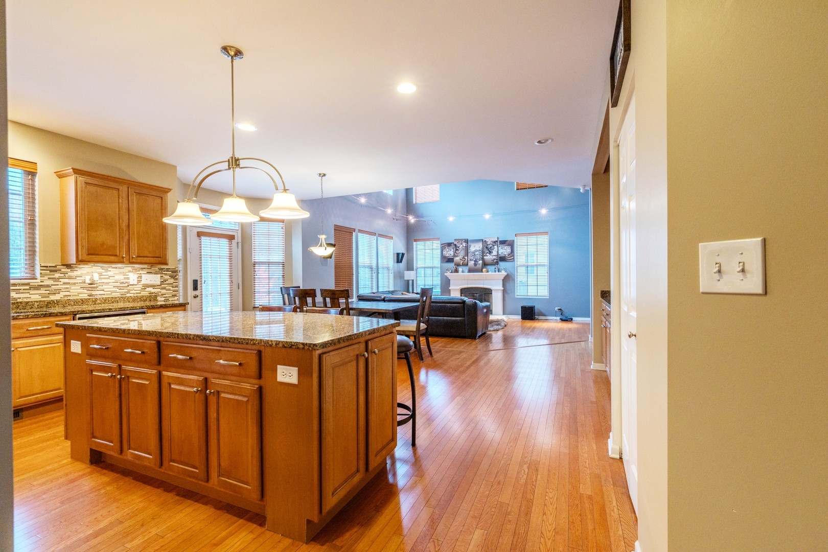 125 N Spruce Avenue, Wood Dale, IL 60191