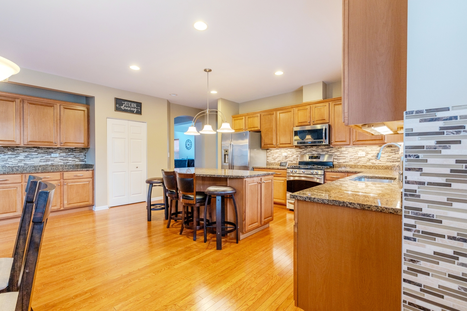 125 N Spruce Avenue, Wood Dale, IL 60191