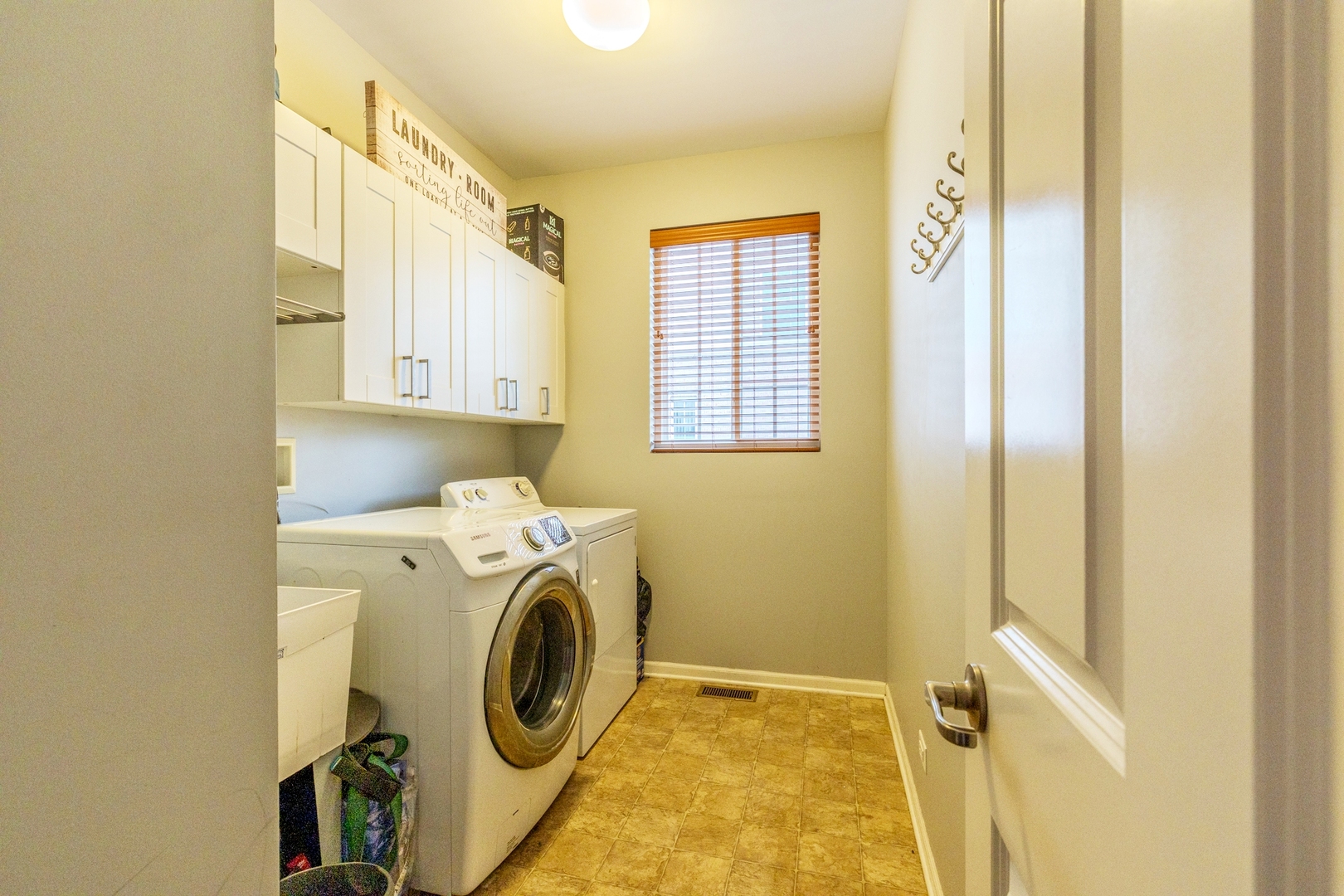 125 N Spruce Avenue, Wood Dale, IL 60191