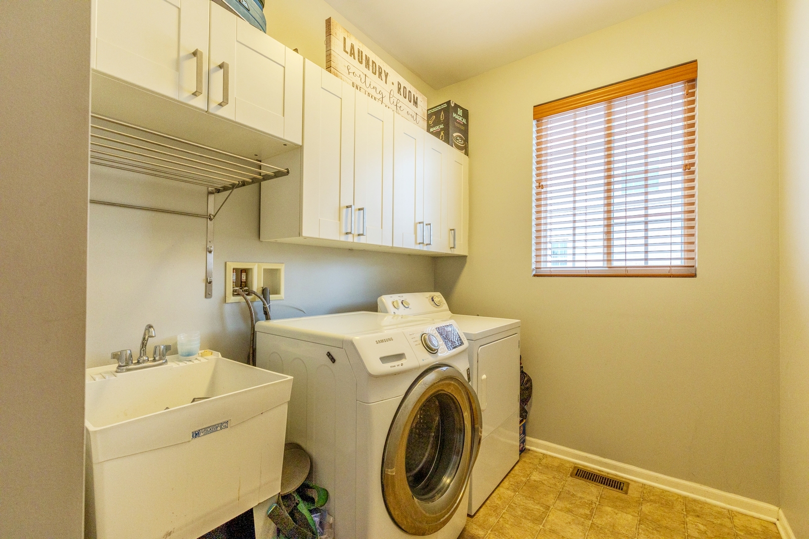 125 N Spruce Avenue, Wood Dale, IL 60191