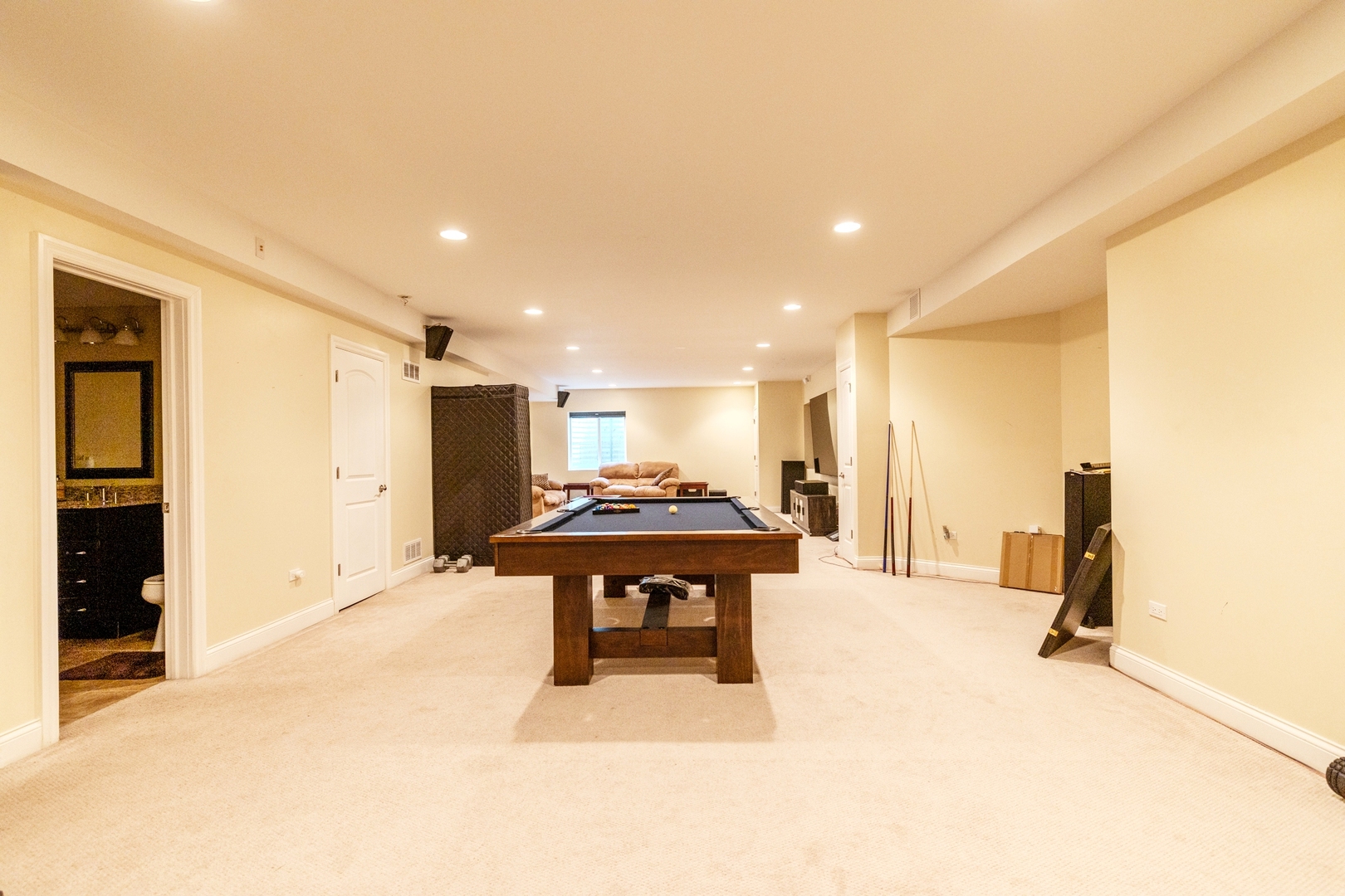 125 N Spruce Avenue, Wood Dale, IL 60191