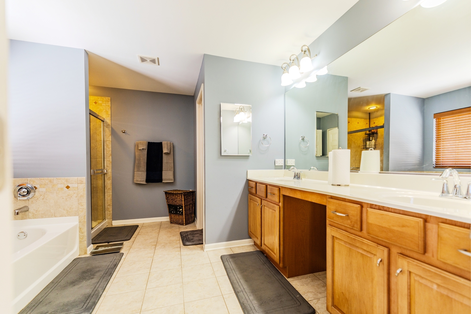 125 N Spruce Avenue, Wood Dale, IL 60191