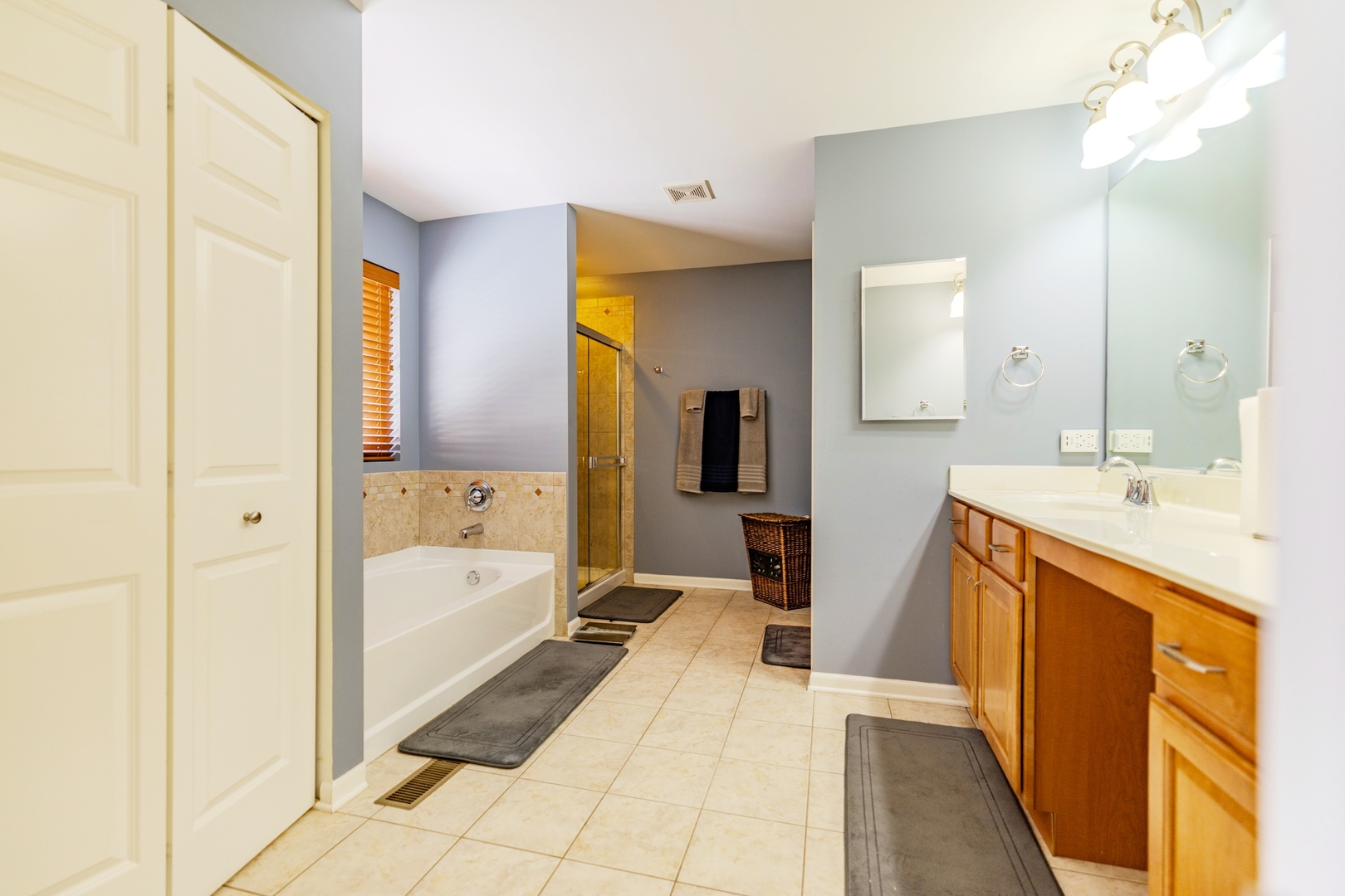 125 N Spruce Avenue, Wood Dale, IL 60191