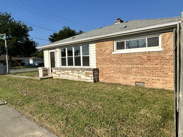 4000 W 107th Street, Oak Lawn, IL 60453