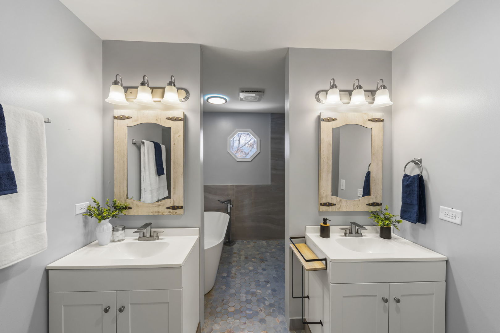 903 Old Oak Circle, Algonquin, IL 60102