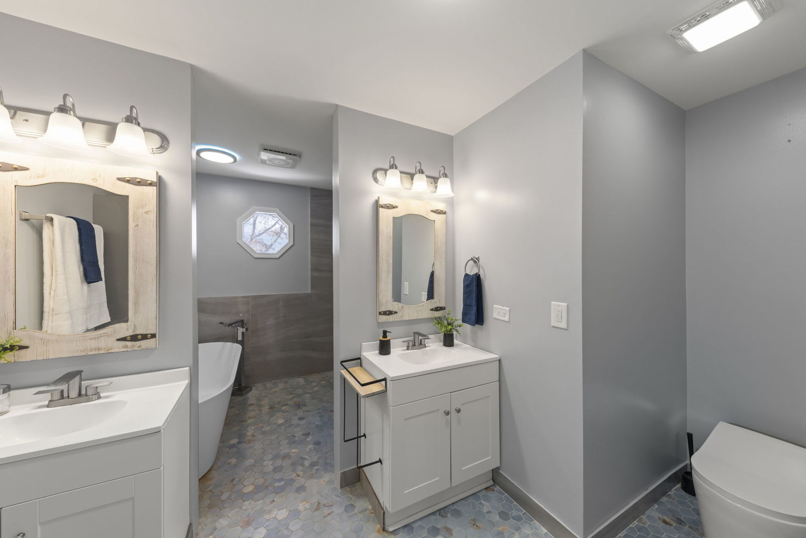 903 Old Oak Circle, Algonquin, IL 60102