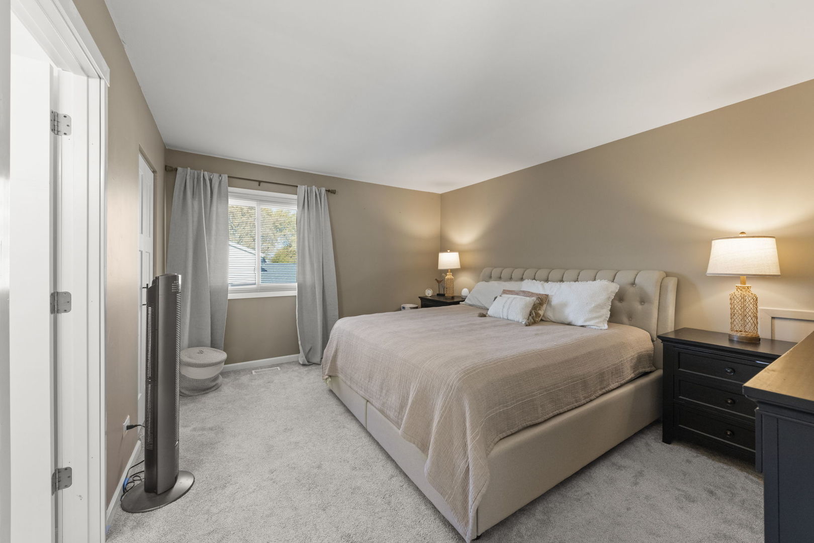 30W260 Holyoke Court, Warrenville, IL 60555