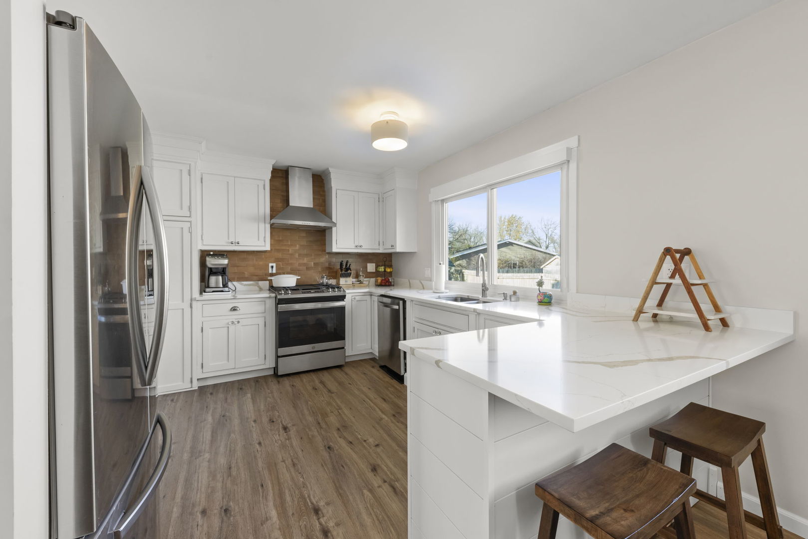 30W260 Holyoke Court, Warrenville, IL 60555