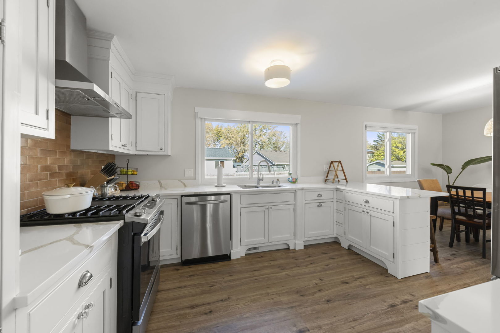 30W260 Holyoke Court, Warrenville, IL 60555