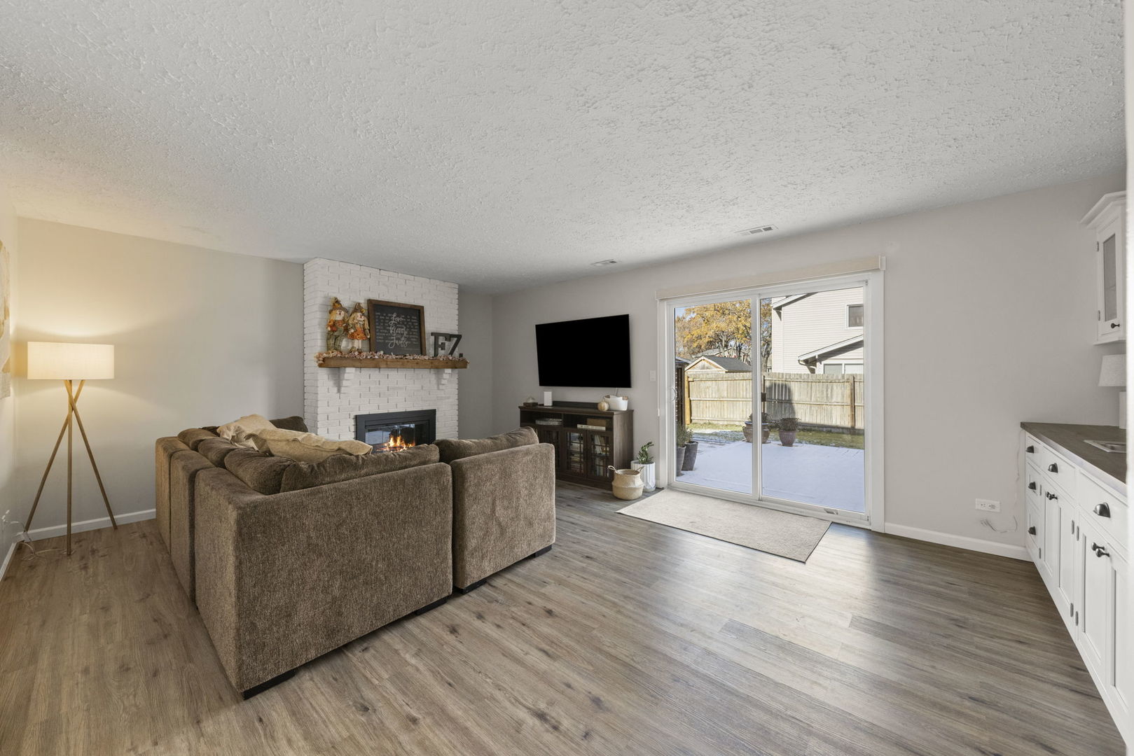 30W260 Holyoke Court, Warrenville, IL 60555