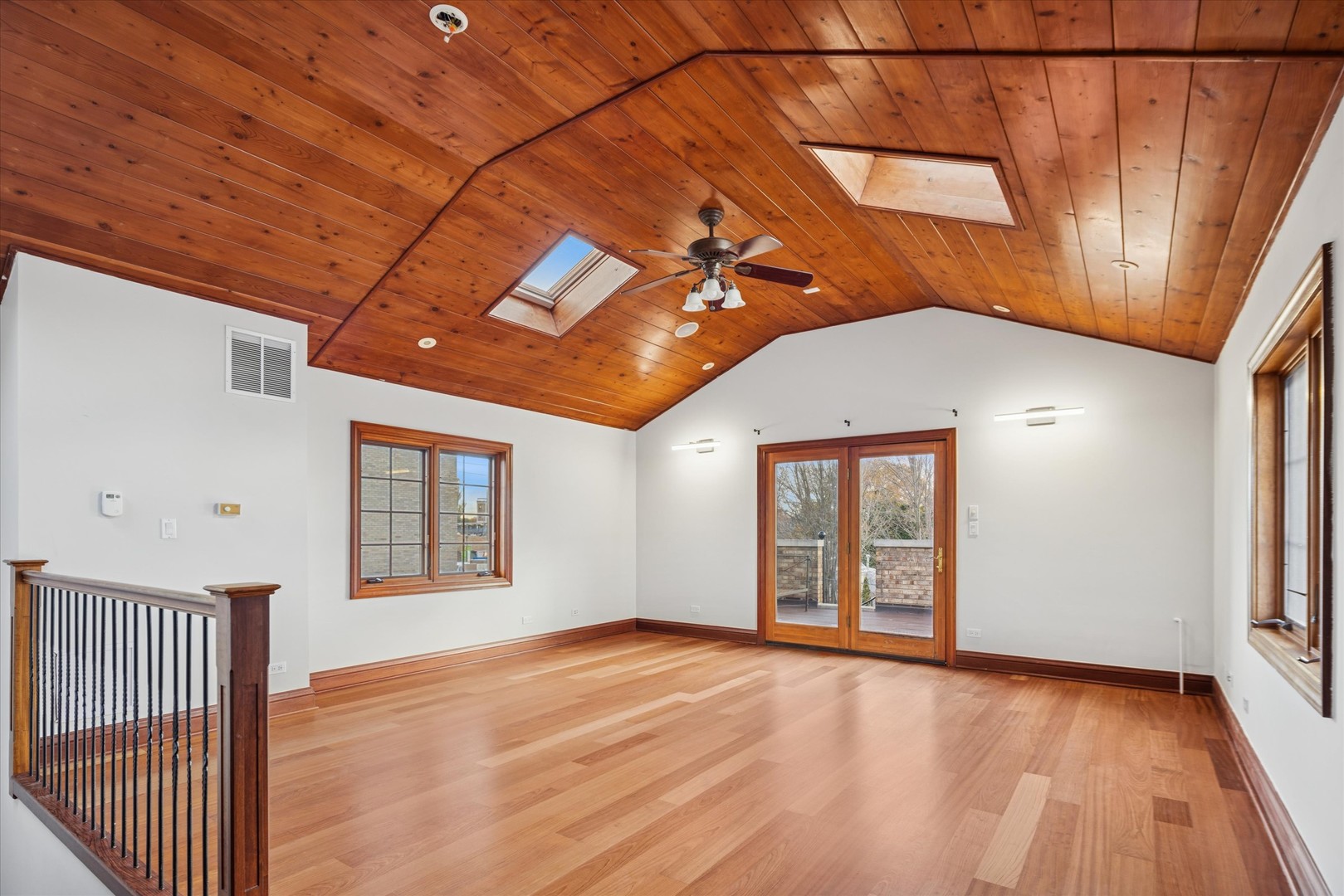 1745 W Cornelia Avenue, Chicago, IL 60657