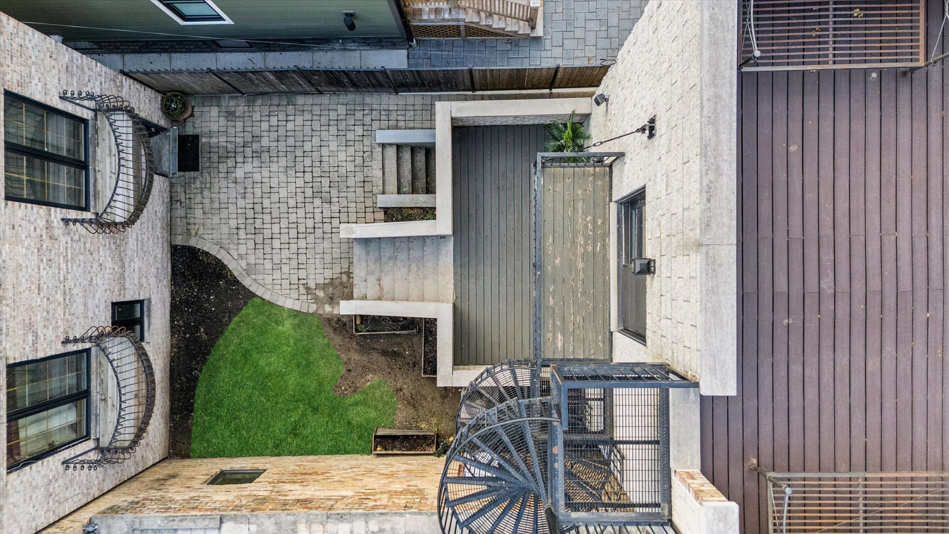 1745 W Cornelia Avenue, Chicago, IL 60657