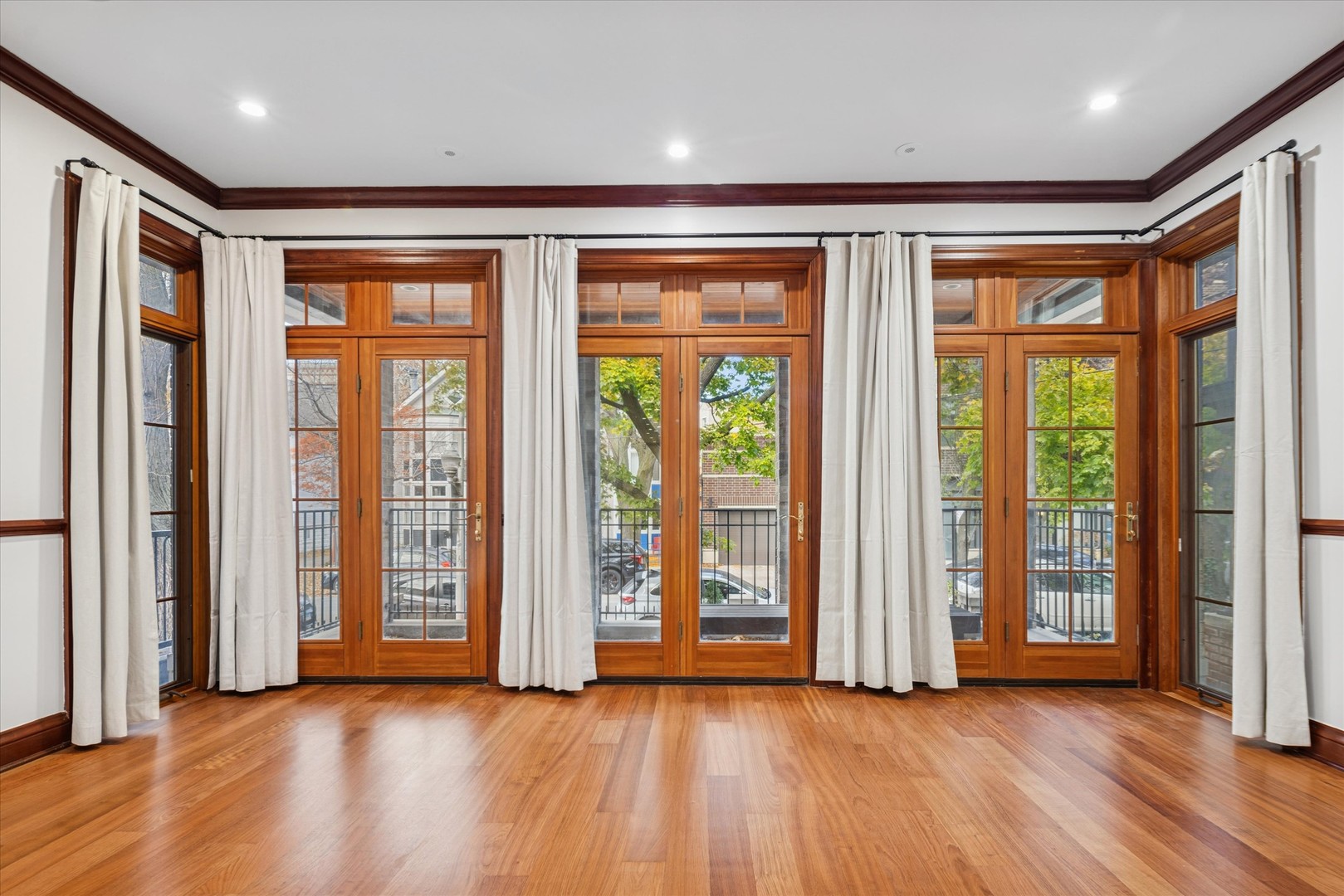 1745 W Cornelia Avenue, Chicago, IL 60657