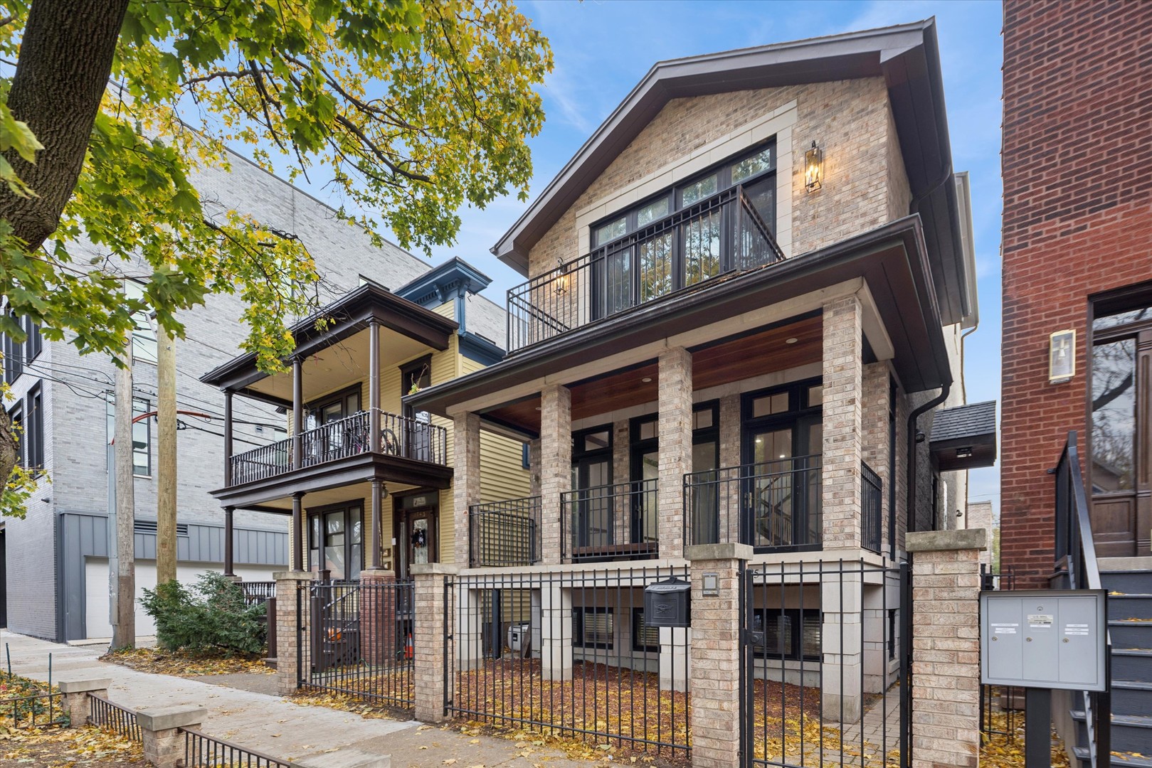 1745 W Cornelia Avenue, Chicago, IL 60657